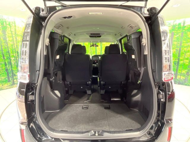 TOYOTA VOXY HYBRID 2015