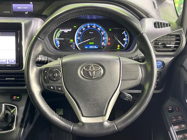 TOYOTA VOXY HYBRID 2015