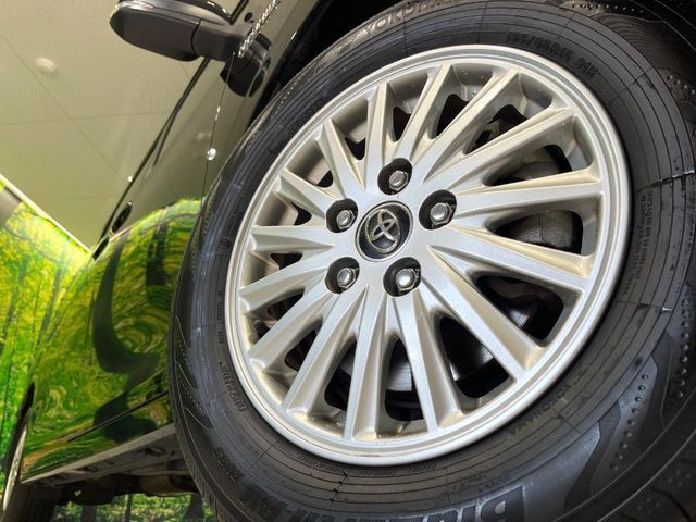 TOYOTA VOXY HYBRID 2015