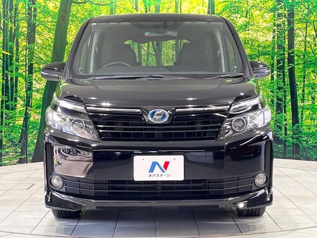 TOYOTA VOXY HYBRID 2015