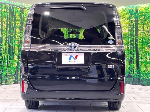 TOYOTA VOXY HYBRID 2015