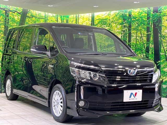 TOYOTA VOXY HYBRID 2015