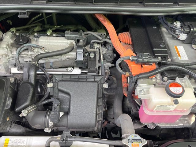 TOYOTA VOXY HYBRID 2015