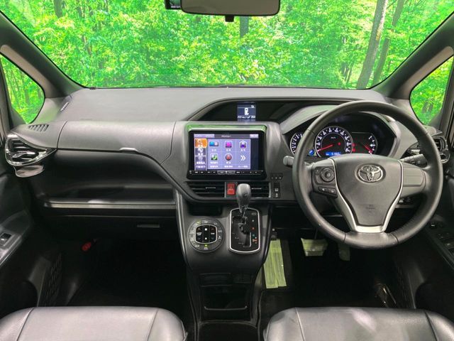 TOYOTA VOXY 2016