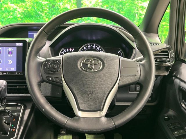 TOYOTA VOXY 2016