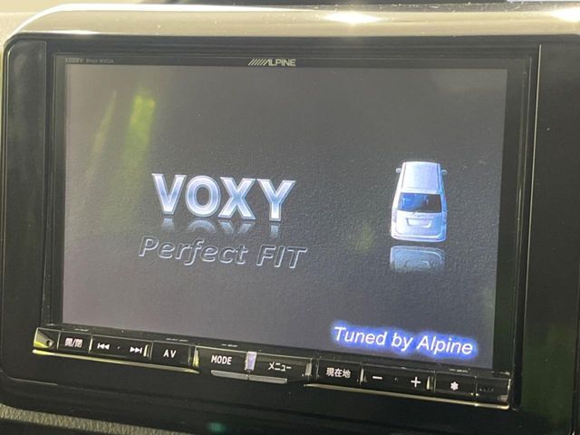 TOYOTA VOXY 4WD 2015