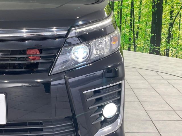 TOYOTA VOXY 4WD 2015