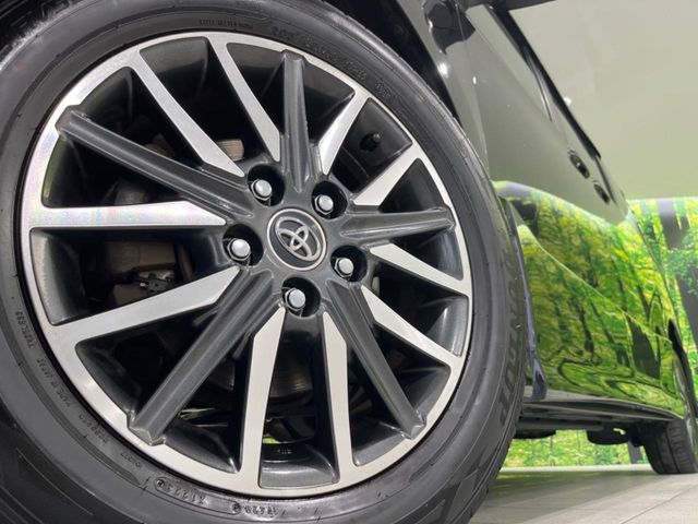 TOYOTA VOXY 4WD 2015