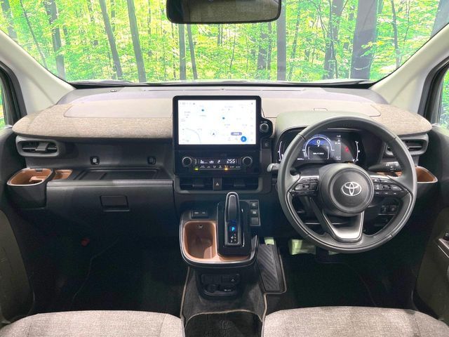 TOYOTA SIENTA HYBRID 2024