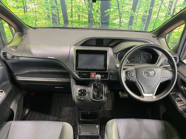 TOYOTA VOXY 2015