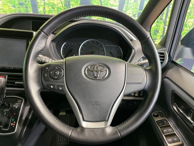 TOYOTA VOXY 2015