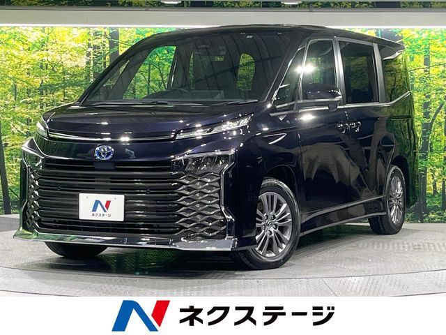 TOYOTA VOXY HYBRID 2022