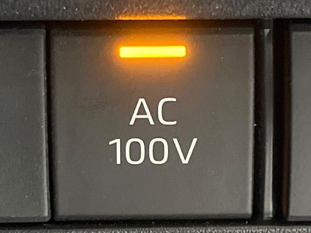 TOYOTA VOXY HYBRID 2022