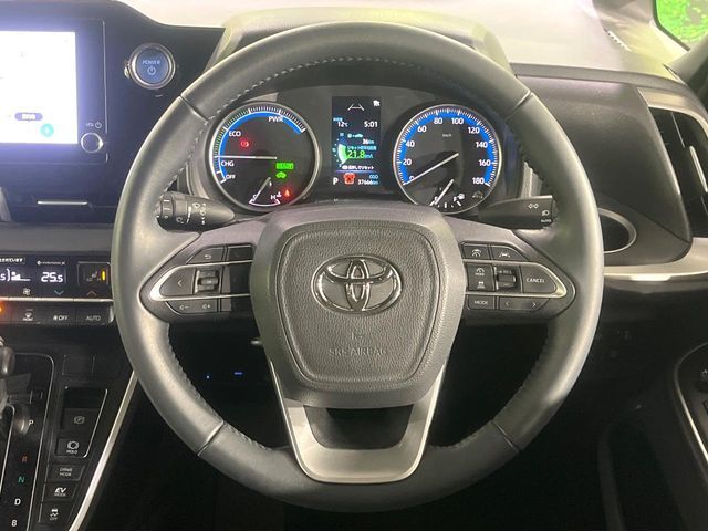 TOYOTA VOXY HYBRID 2022