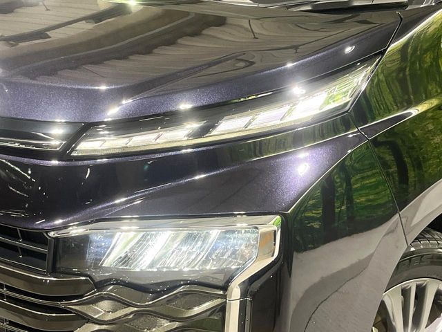 TOYOTA VOXY HYBRID 2022