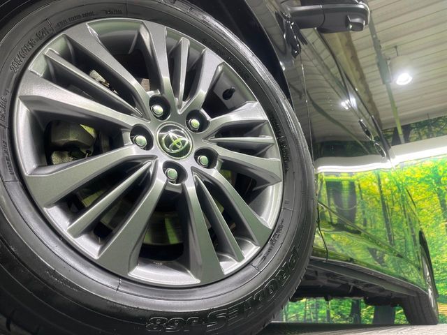 TOYOTA VOXY HYBRID 2022