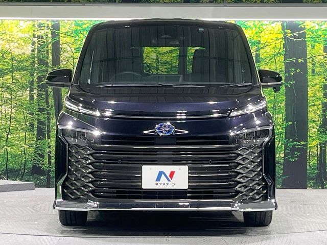TOYOTA VOXY HYBRID 2022