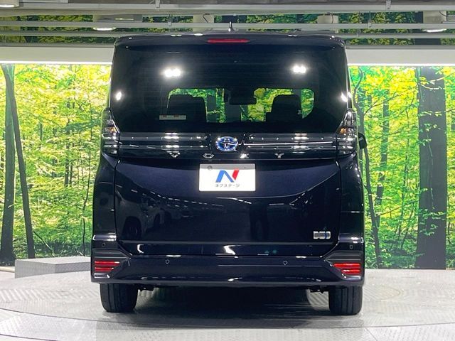 TOYOTA VOXY HYBRID 2022