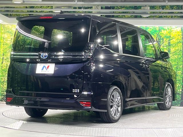 TOYOTA VOXY HYBRID 2022
