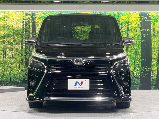 TOYOTA VOXY 2021