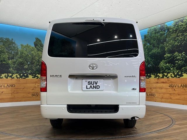 TOYOTA HIACE van 4WD 2025