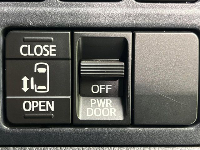 TOYOTA VOXY HYBRID 2014