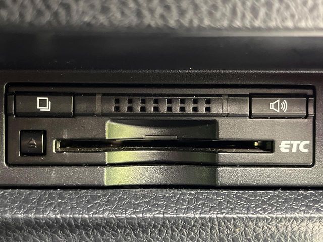 TOYOTA VOXY HYBRID 2014