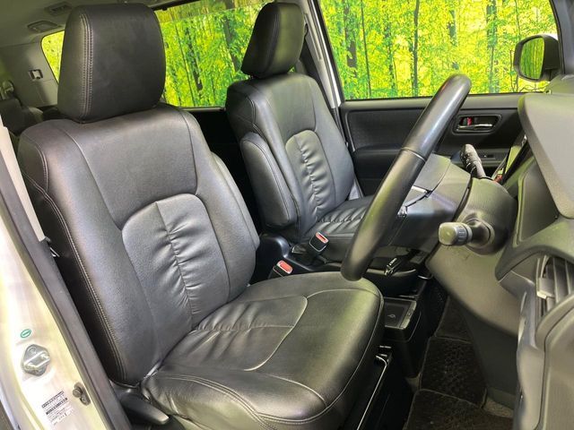 TOYOTA VOXY HYBRID 2014