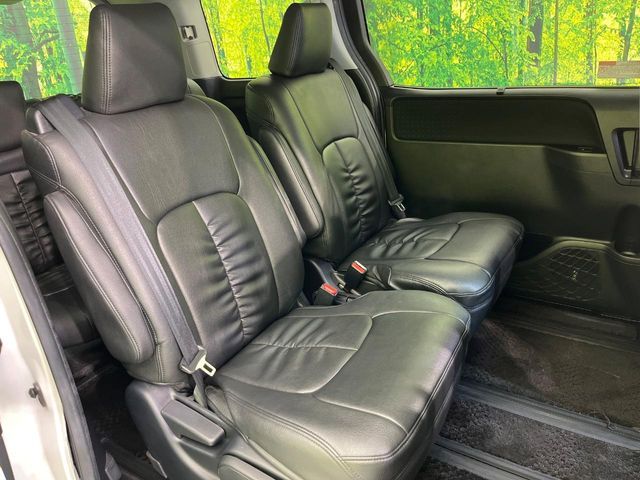 TOYOTA VOXY HYBRID 2014