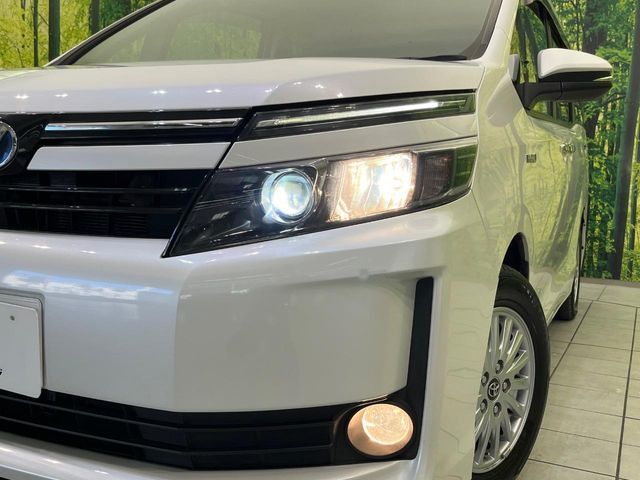 TOYOTA VOXY HYBRID 2014