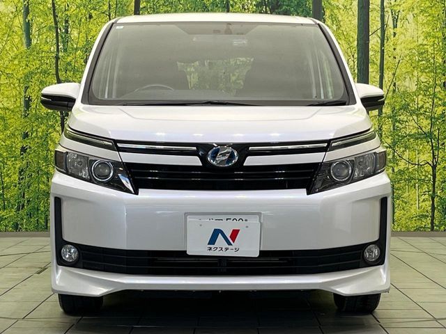 TOYOTA VOXY HYBRID 2014