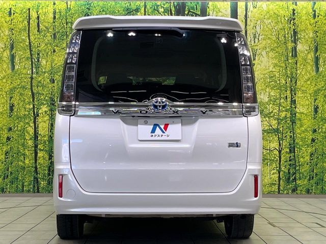 TOYOTA VOXY HYBRID 2014