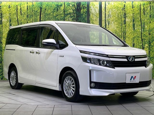 TOYOTA VOXY HYBRID 2014