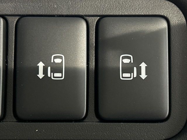 MITSUBISHI DELICA D:5 4WD 2025