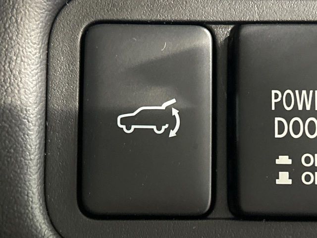 MITSUBISHI DELICA D:5 4WD 2025