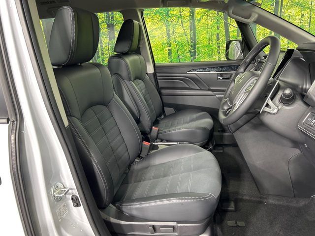 MITSUBISHI DELICA D:5 4WD 2025