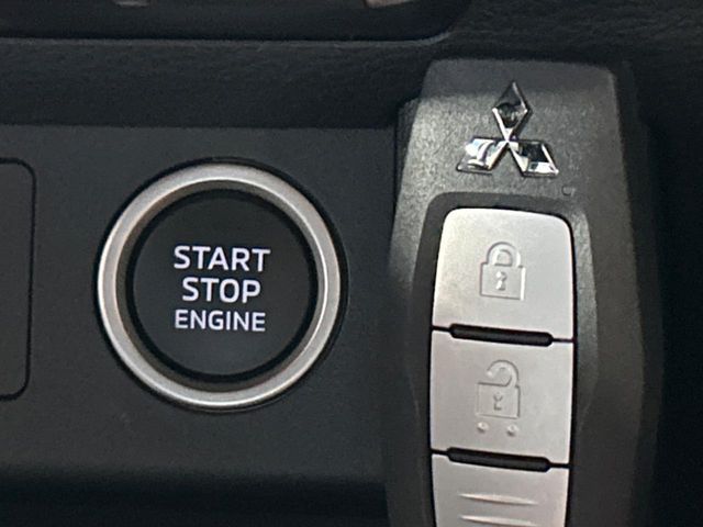 MITSUBISHI TRITON 2025