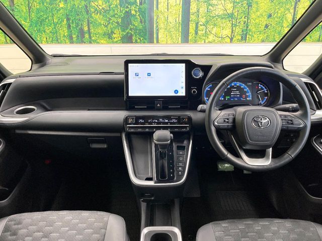 TOYOTA NOAH HYBRID 2022