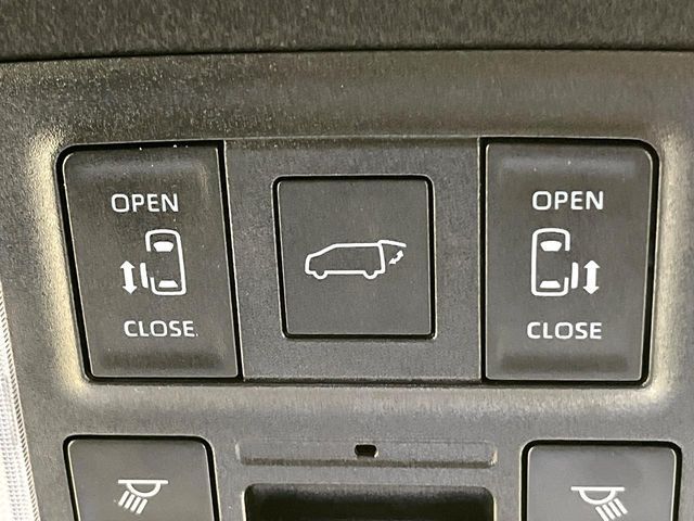 TOYOTA NOAH HYBRID 2022