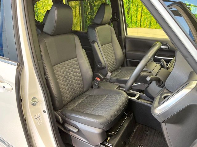 TOYOTA NOAH HYBRID 2022