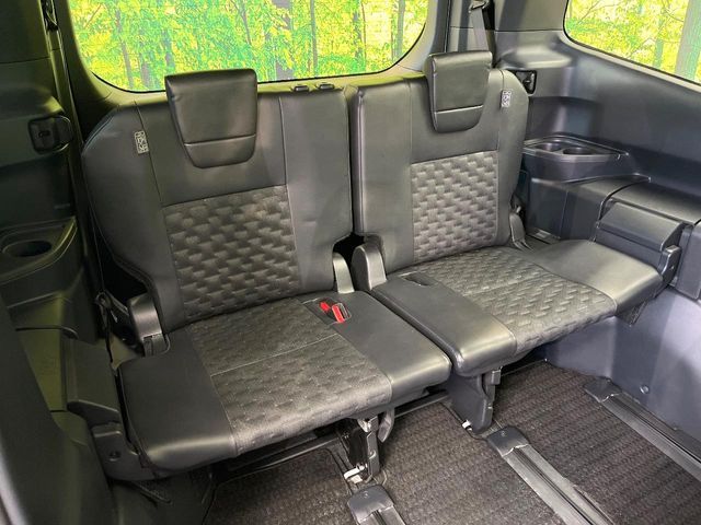 TOYOTA NOAH HYBRID 2022