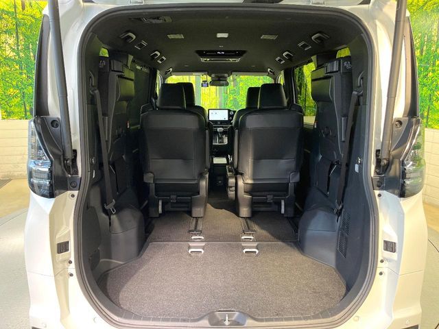 TOYOTA NOAH HYBRID 2022