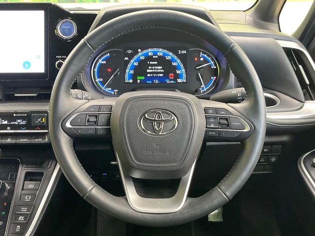 TOYOTA NOAH HYBRID 2022