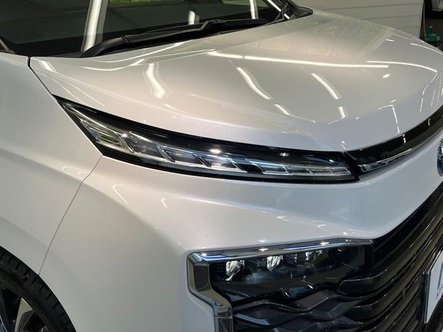 TOYOTA NOAH HYBRID 2022