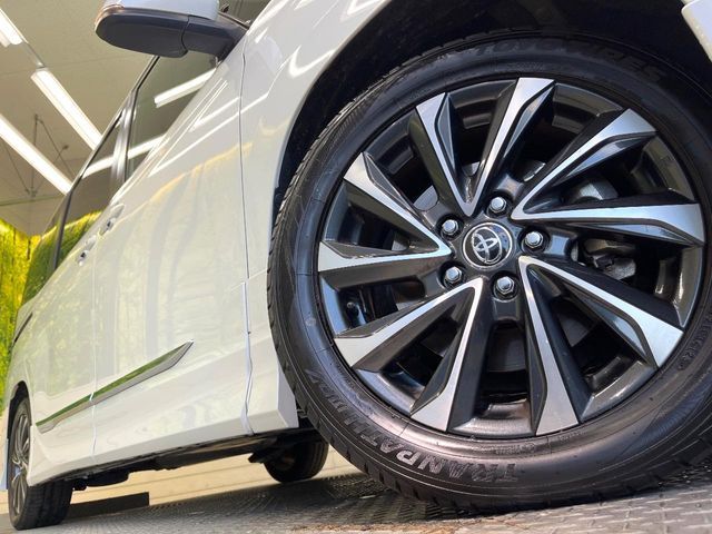 TOYOTA NOAH HYBRID 2022