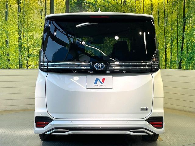 TOYOTA NOAH HYBRID 2022
