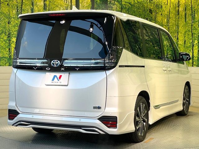 TOYOTA NOAH HYBRID 2022