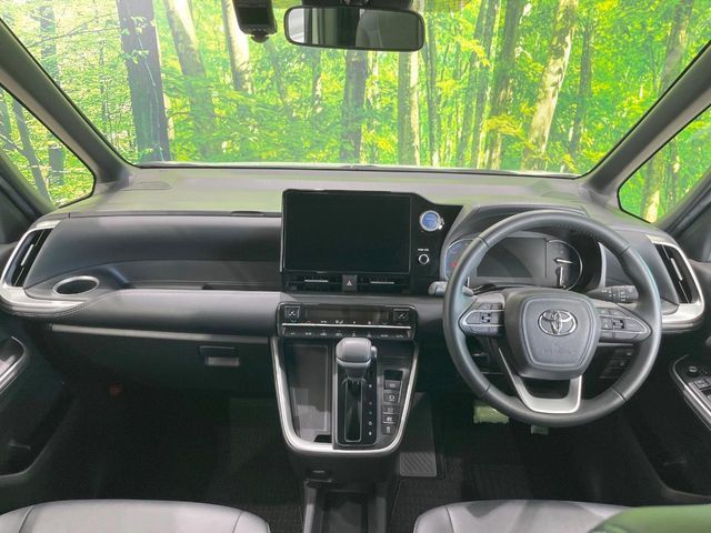 TOYOTA NOAH HYBRID 2023