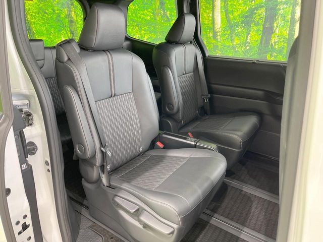 TOYOTA NOAH HYBRID 2023