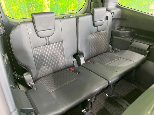 TOYOTA NOAH HYBRID 2023